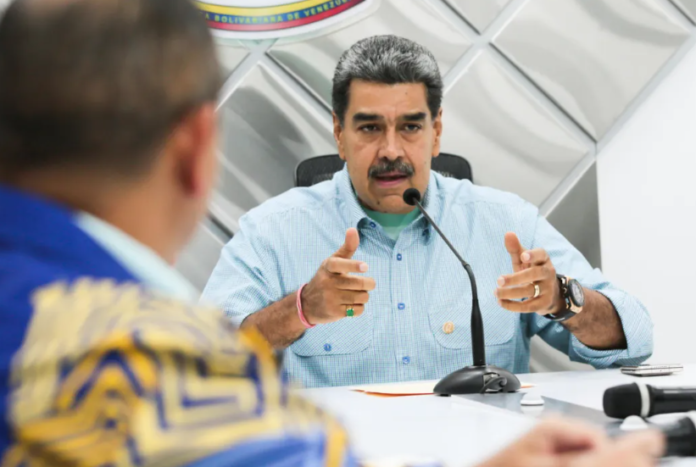 Maduro acusa a 