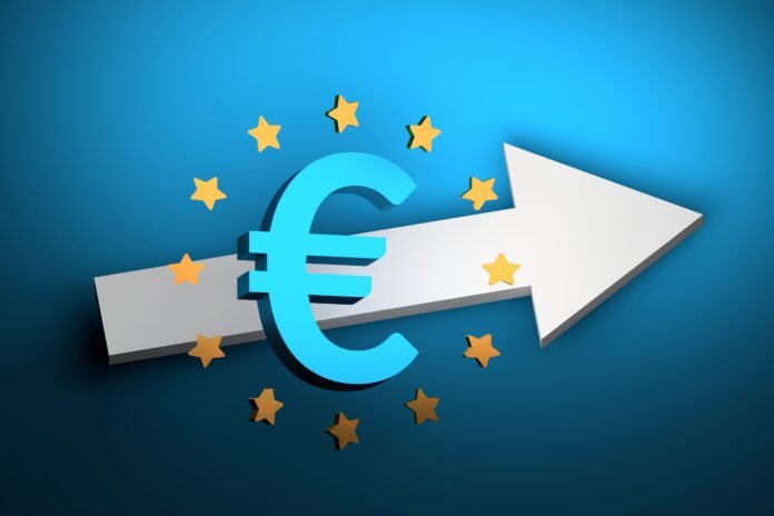 Símbolo del euro con flecha ascendente, representando el impulso económico tras la rebaja de tipos por el BCE