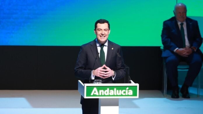 Juanma Moreno exigiendo equidad financiera en el Día de Andalucía